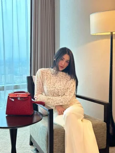 Truong Ho Phuong Nga and Vietnamese Celebrities' Holiday Fashion - image 8