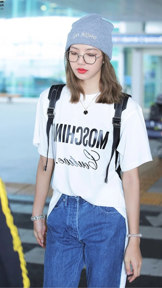 Get Inspired by Lisa of BLACKPINK Chic Autumn Fashion Style