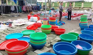 Discover the Vibrant Charm of Traditional Periodic Markets: A Cultural Journey Through Local Heritage - image 2