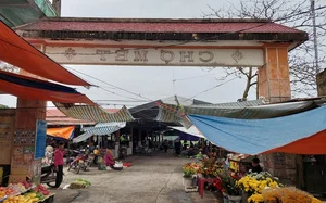 Discover the Vibrant Charm of Traditional Periodic Markets: A Cultural Journey Through Local Heritage - image 3
