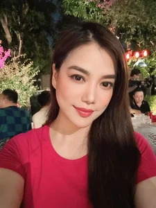 H'Hen Nie and Thanh Thuy Dazzle at High-Profile Fashion Event - image 0