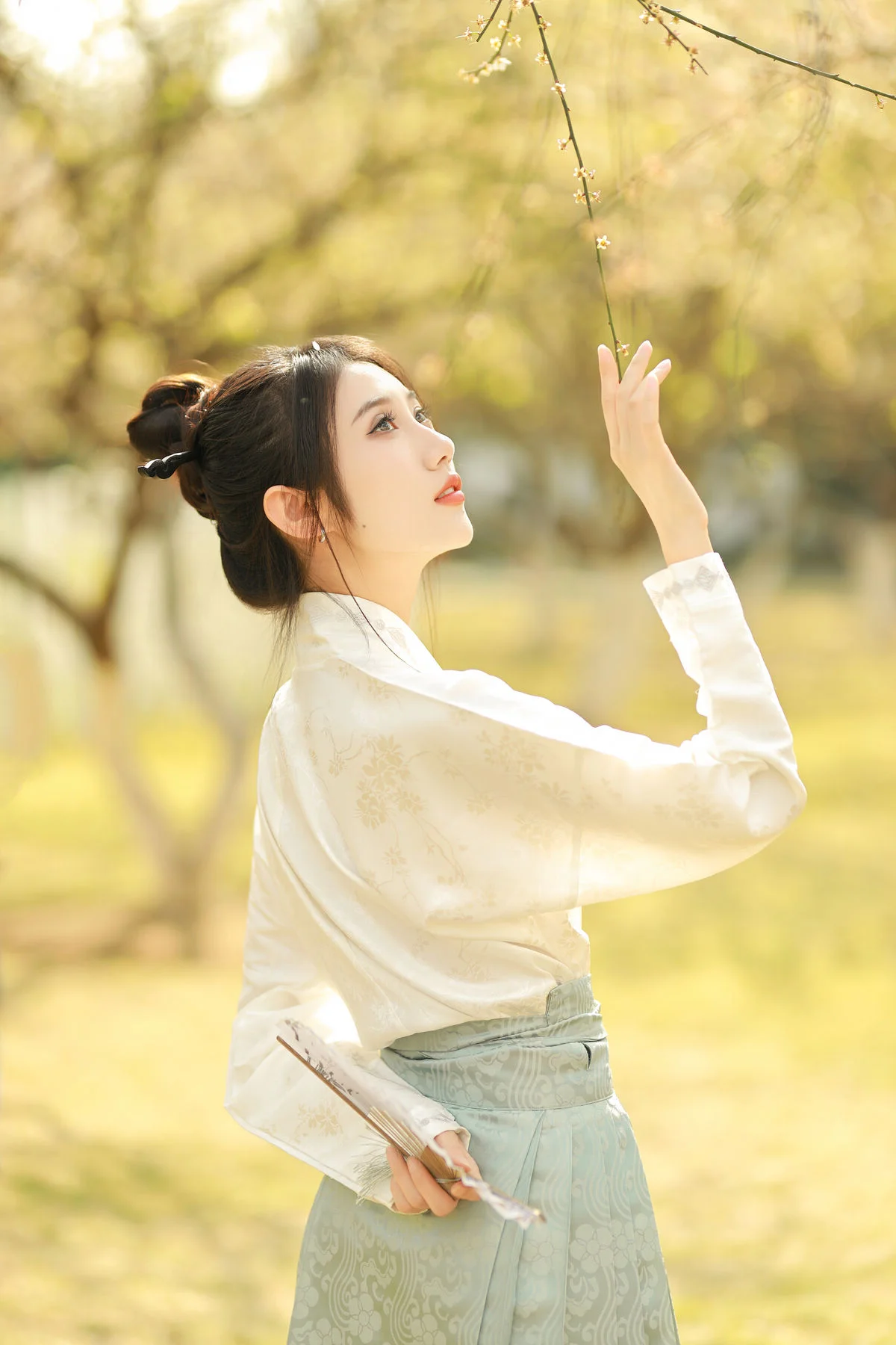 Contemporary Visual Storytelling: Art Language Vol.6418 Featuring O1ne Wan