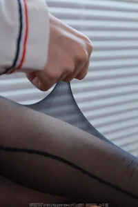 Tuan Tuan Showcases Elegant Style in Long Legs Pleated Skirt Series - image 22
