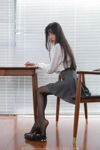 Tuan Tuan Showcases Elegant Style in Long Legs Pleated Skirt Series - image 57