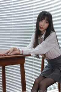 Tuan Tuan Showcases Elegant Style in Long Legs Pleated Skirt Series - image 9