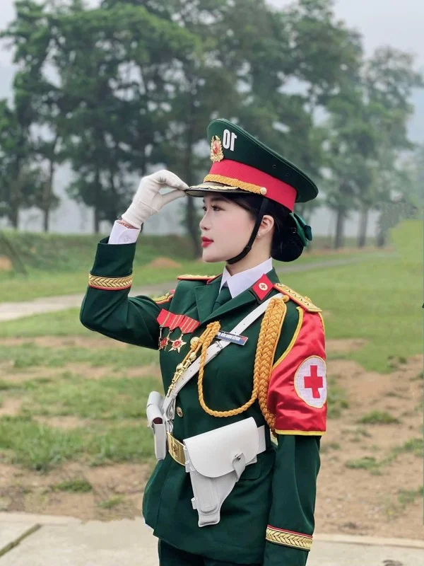 Stunning Vietnamese Female Soldier Captivates Audience During the April 30th Military Parade