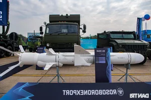 Global Defense Giants: USA, Russia, and International Powers Showcase Cutting-Edge Weaponry in Vietnam - image 7
