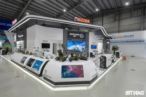 Global Defense Giants: USA, Russia, and International Powers Showcase Cutting-Edge Weaponry in Vietnam - image 8