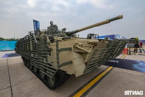 Global Defense Giants: USA, Russia, and International Powers Showcase Cutting-Edge Weaponry in Vietnam - image 16