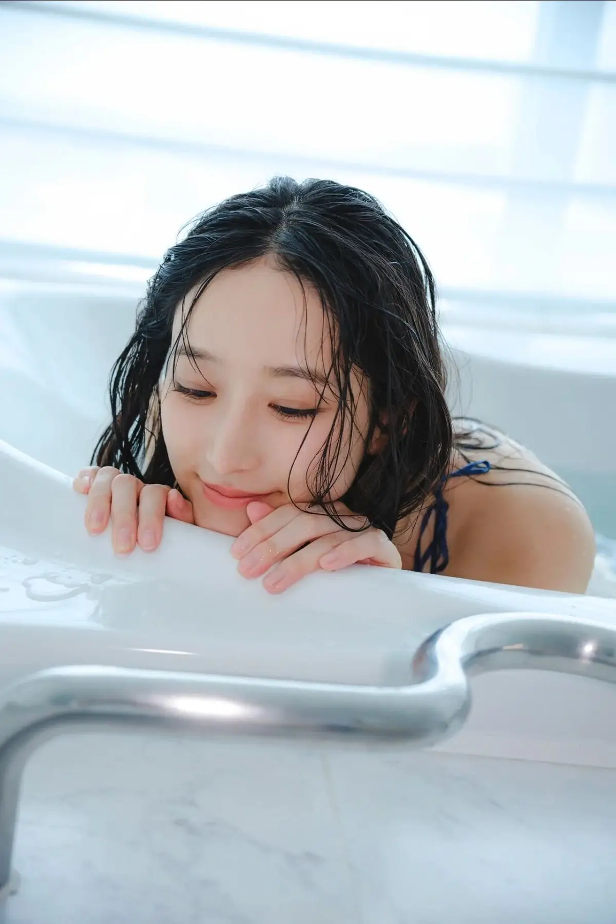 Ami Yamazaki FRIDAY Monthly Girl 048 Part02: Captivating Reflections & Natural Allure