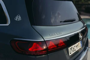 2027 Mercedes-Maybach GLS 680: V8 Power and Advanced Anti-Roll Technology - image 0