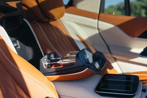 2027 Mercedes-Maybach GLS 680: V8 Power and Advanced Anti-Roll Technology - image 1