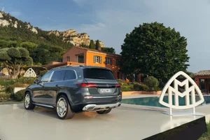 2027 Mercedes-Maybach GLS 680: V8 Power and Advanced Anti-Roll Technology - image 14