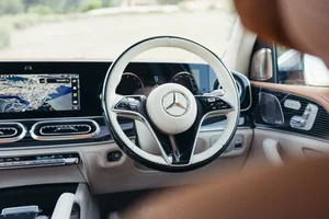 2027 Mercedes-Maybach GLS 680: V8 Power and Advanced Anti-Roll Technology - image 5