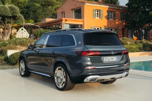 2027 Mercedes-Maybach GLS 680: V8 Power and Advanced Anti-Roll Technology - image 7