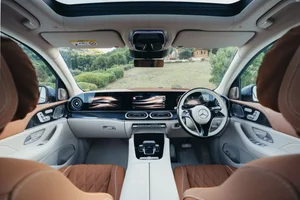 2027 Mercedes-Maybach GLS 680: V8 Power and Advanced Anti-Roll Technology - image 9