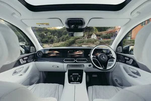 2027 Mercedes-Maybach GLS 680: V8 Power and Advanced Anti-Roll Technology - image 4
