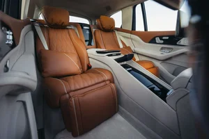2027 Mercedes-Maybach GLS 680: V8 Power and Advanced Anti-Roll Technology - image 16