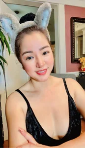 Comedian Thuy Nga Sparks Controversy with Bold Social Media Photos and Strong Response to Critics - image 0