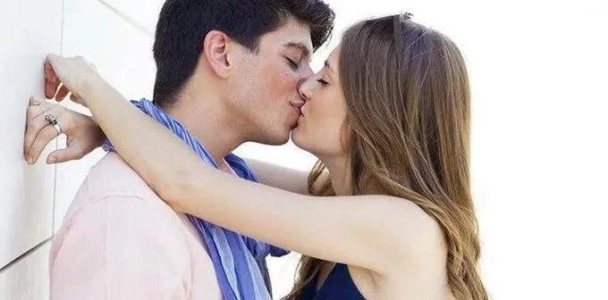 7 Surprising and Fun Facts About Kissing You Didn't Know