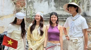 Bua Nalinthip Showcases Timeless Beauty During Vibrant Visit to Ben Thanh Market with Thai Stars - image 4