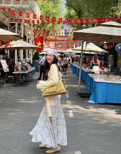 Bua Nalinthip Showcases Timeless Beauty During Vibrant Visit to Ben Thanh Market with Thai Stars - image 3