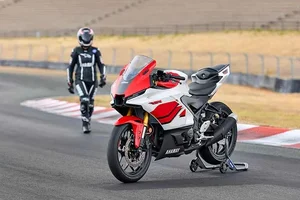 Yamaha Celebrates 70 Years with Special Edition R15 and R3 Models: Pricing and Features - image 10