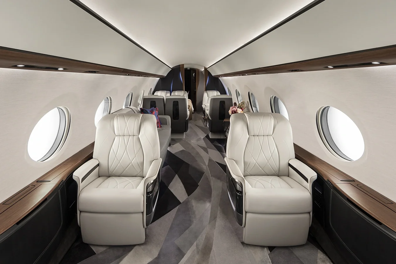Ultra-Luxury Private Jets for Billionaires Land in Da Nang: A Glimpse into Elite Aviation