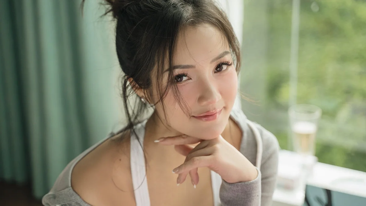 Thuy Top Celebrates New Age with Stunning and Sharp Birthday Photoshoot