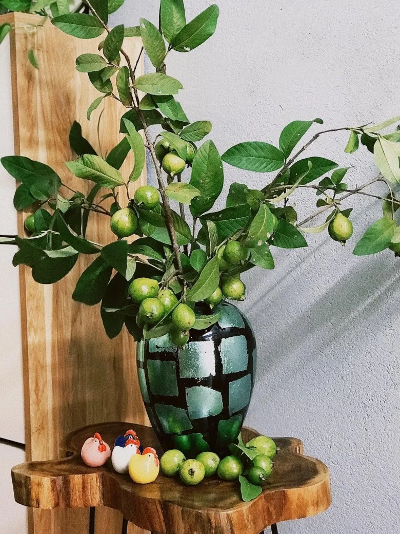 From Countryside Fruit to Chic Home Decor: The Unique Branch Arrangement Trend