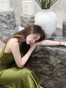 Hanoi Socialite Exudes Luxury and Charisma in High-End Supercar Photoshoot - image 2