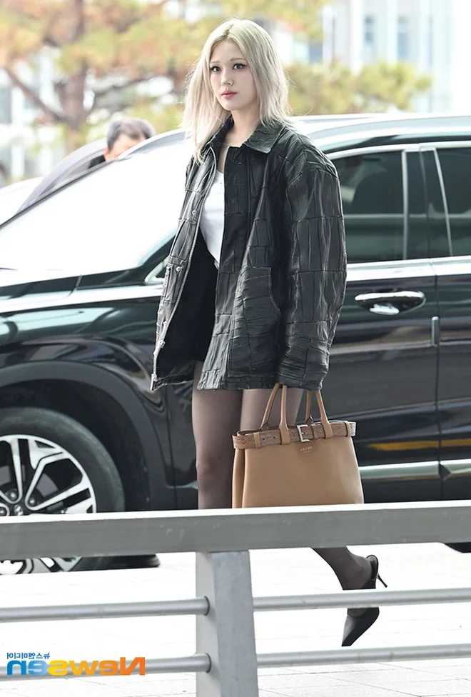 K-Pop Soloist Jeon Somi Turns Incheon Airport into a Runway Ahead of Milan Fashion Week