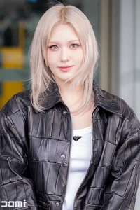 K-Pop Soloist Jeon Somi Turns Incheon Airport into a Runway Ahead of Milan Fashion Week - image 4