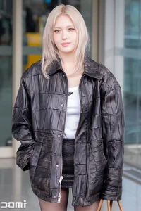 K-Pop Soloist Jeon Somi Turns Incheon Airport into a Runway Ahead of Milan Fashion Week - image 3