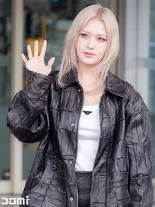 K-Pop Soloist Jeon Somi Turns Incheon Airport into a Runway Ahead of Milan Fashion Week - image 5