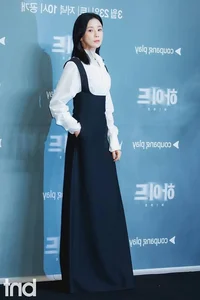 Lee Bo Young Fashion Guide: Elegant and Sophisticated Style - image 2