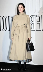 Lee Bo Young Fashion Guide: Elegant and Sophisticated Style - image 0