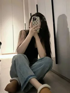 Stunning Gen Z Aesthetic: Capturing the Charm and Fashion Trends of the 2008 Generation - image 17
