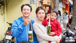 The Bamboo Tube Coffee Craze: Why Customers Wait Hours for This Viral Drink - image 1