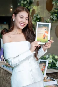 Model Chúng Huyền Thanh and Her Adorable Son Steal the Spotlight at Recent Event - image 5