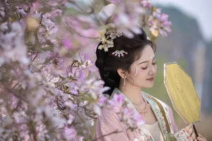 Ethereal Beauty Under Blossoms - YiTuYu Vol.8918 Jiu Shi Jiao Mei Nan A - image 8