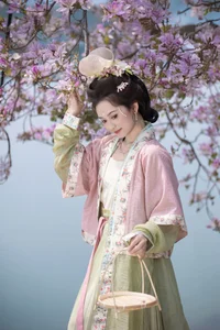 Ethereal Beauty Under Blossoms - YiTuYu Vol.8918 Jiu Shi Jiao Mei Nan A - image 6