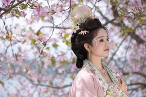 Ethereal Beauty Under Blossoms - YiTuYu Vol.8918 Jiu Shi Jiao Mei Nan A - image 7