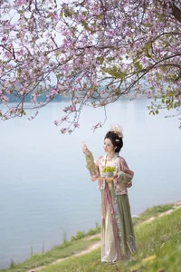 Ethereal Beauty Under Blossoms - YiTuYu Vol.8918 Jiu Shi Jiao Mei Nan A - image 20