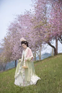 Ethereal Beauty Under Blossoms - YiTuYu Vol.8918 Jiu Shi Jiao Mei Nan A - image 29