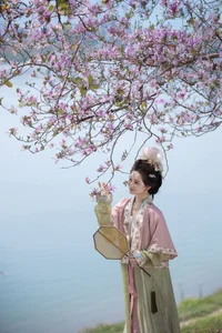 Ethereal Beauty Under Blossoms - YiTuYu Vol.8918 Jiu Shi Jiao Mei Nan A - image 27