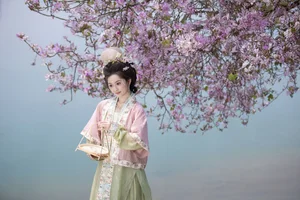 Ethereal Beauty Under Blossoms - YiTuYu Vol.8918 Jiu Shi Jiao Mei Nan A - image 10