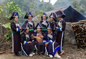 Captivating Traditional Costumes of Northwest Vietnam's Ethnic Minority Women - image 5