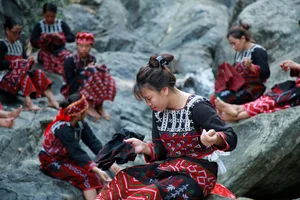 Captivating Traditional Costumes of Northwest Vietnam's Ethnic Minority Women - image 8