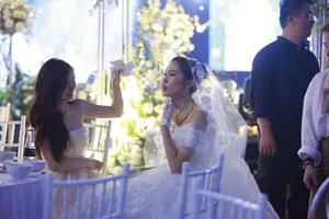 Hoa Minzy Responds to Criticism Over Her Playful Behavior at Celebrity Weddings - image 6